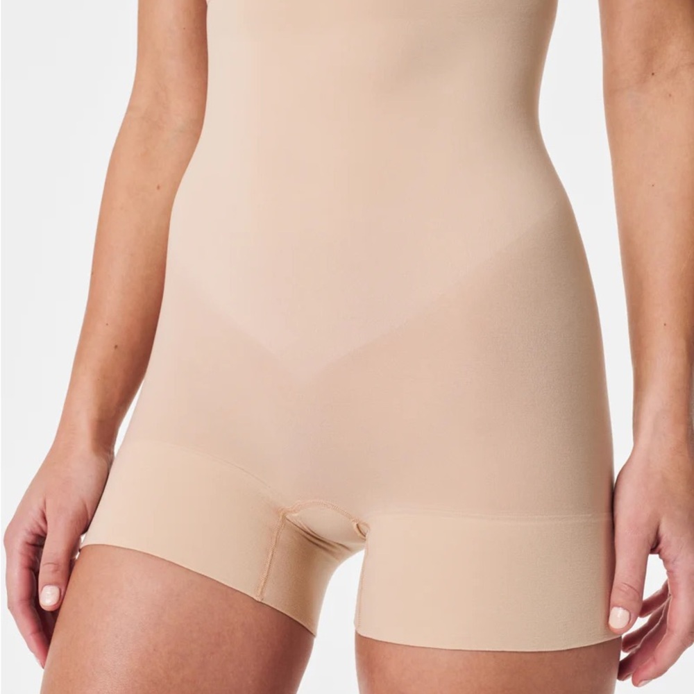 Spanx Highwaisted Shorty NWT Size Large